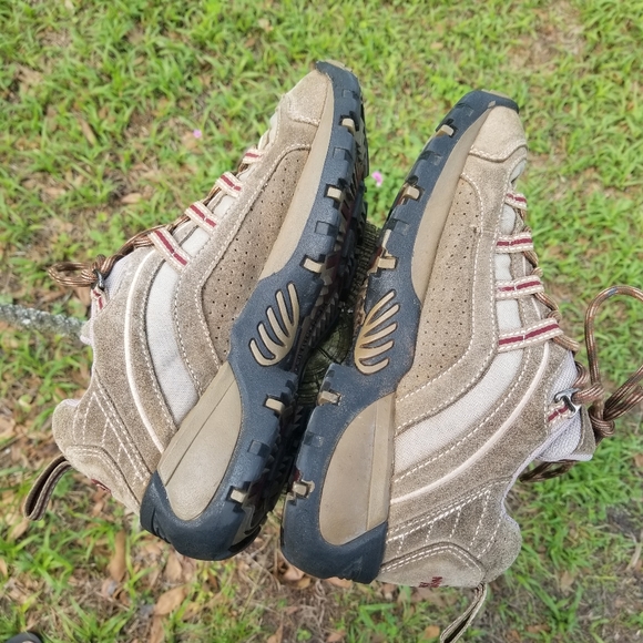 The North Face suede hiking boots, in EUC, in khaki brown and cream color sz 9 - Picture 6 of 10